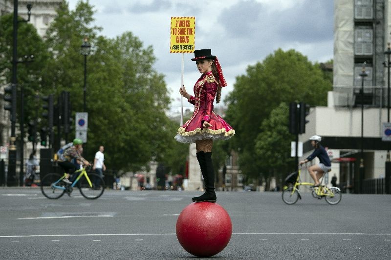 Circus performer from the Association of Circus Proprietors on Whitehall, London, Britain.  (Photo by Will Oliver/EPA/EFE)